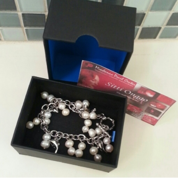 NWOT- AUTHENTIC PEARL CHARM BRACELET - Picture 3 of 4